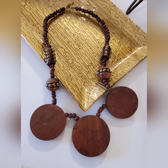 Artisan statement necklace wood brass studded studs disc's beads vintage boho - Picture 12 of 16
